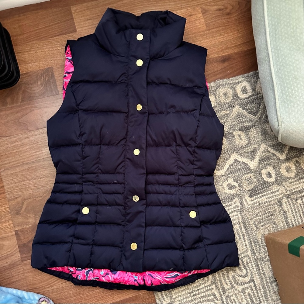 POSH STORE CLOSING
Lilly Pulitzer navy Isabelle vest